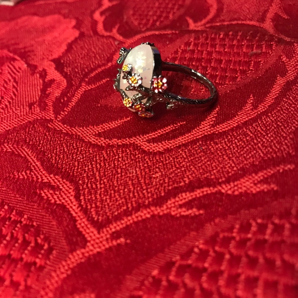 Woman’s Opal Silver Ring! - Picture 3 of 8